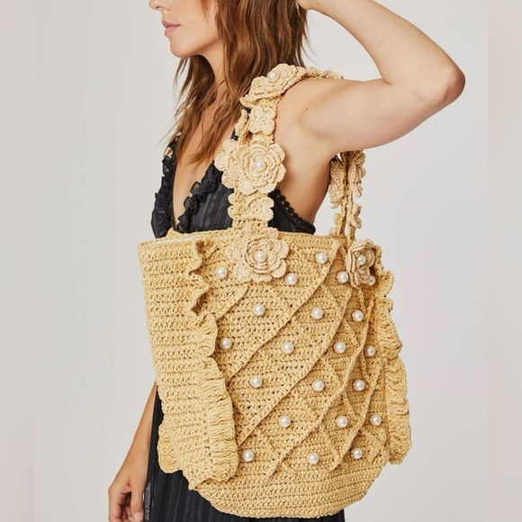 BTS Los Angeles Large tan straw tote with pearls. 🫶🏼 - Picture 4 of 9